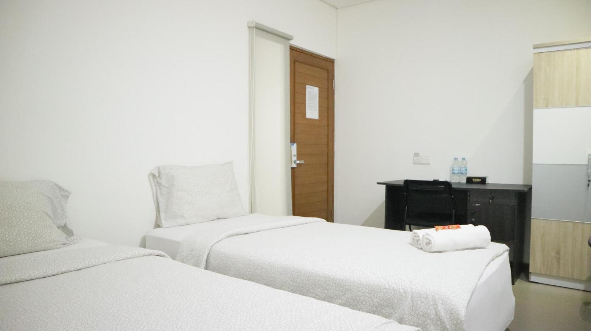 Proven Living Hotel Bandung Exterior foto